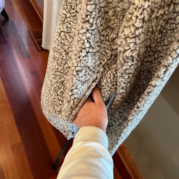 Alpine Sherpa Jacket, Light tan & Brown with 1/4 zip at chest, Size Large - Picture 5 of 8